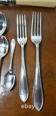 1930's VINERS SANDRINGHAM SILVER PLATED CUTLERY CANTEEN 53 piece OAK CASED