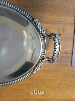Bouillet Bourdelle silver plated flat model with fluted acanthus feet shells