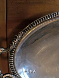 Bouillet Bourdelle silver plated flat model with fluted acanthus feet shells