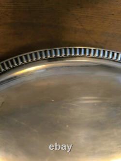Bouillet Bourdelle silver plated flat model with fluted acanthus feet shells