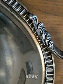 Bouillet Bourdelle silver plated flat model with fluted acanthus feet shells