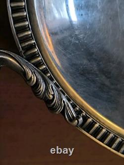 Bouillet Bourdelle silver plated flat model with fluted acanthus feet shells