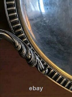 Bouillet Bourdelle silver plated flat model with fluted acanthus feet shells