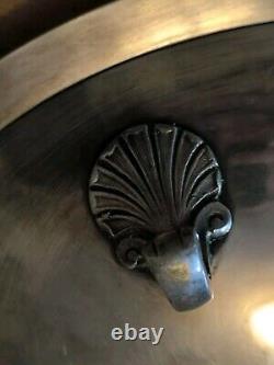 Bouillet Bourdelle silver plated flat model with fluted acanthus feet shells