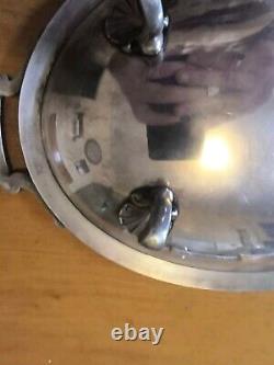 Bouillet Bourdelle silver plated flat model with fluted acanthus feet shells