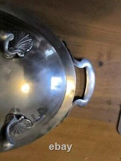 Bouillet Bourdelle silver plated flat model with fluted acanthus feet shells