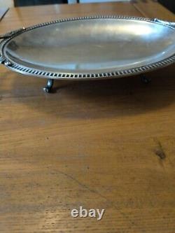 Bouillet Bourdelle silver plated flat model with fluted acanthus feet shells