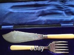 FINE PAIR ART DECO FISH SERVERS ELECTRO SILVER PLATE with ORIGINAL FITTED BOX