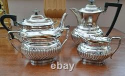 GC&W Silver Plated 4 piece classic design Tea Set+ beautifullEngraved Tray