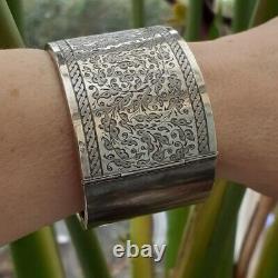 VICTORIAN SILVER HINGED BANGLE With Engraved Design 33mm Wide