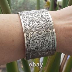 VICTORIAN SILVER HINGED BANGLE With Engraved Design 33mm Wide