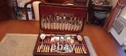 Walker & Hall vintage silver plated 6 setting cutlery set in original canteen