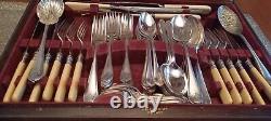 Walker & Hall vintage silver plated 6 setting cutlery set in original canteen