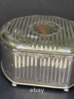 Wilcox USA Antique Art Nouveau Trinket Jewellery Box Silver Plated6003
