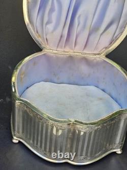 Wilcox USA Antique Art Nouveau Trinket Jewellery Box Silver Plated6003
