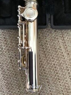 Yamaha Siver plated 225S flute with original case. Excellent condition